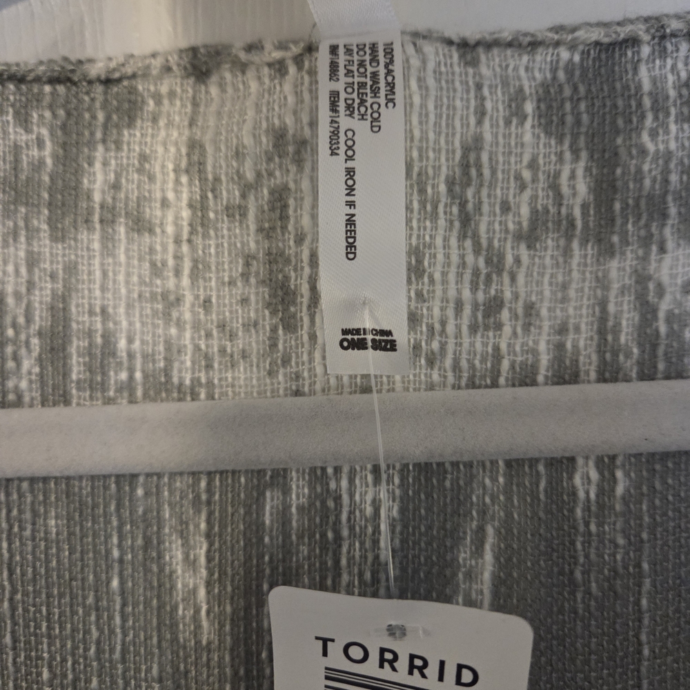 Torrid Sage And White Ruana - Picture 3 of 3